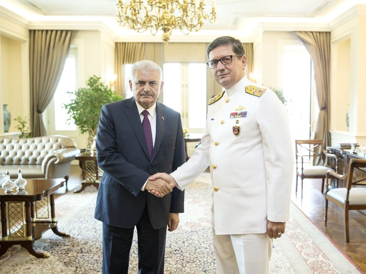 Başbakan Yıldırım, Deniz Kuvvetleri Komutanı Koramiral Özbal\'ı Kabul Etti