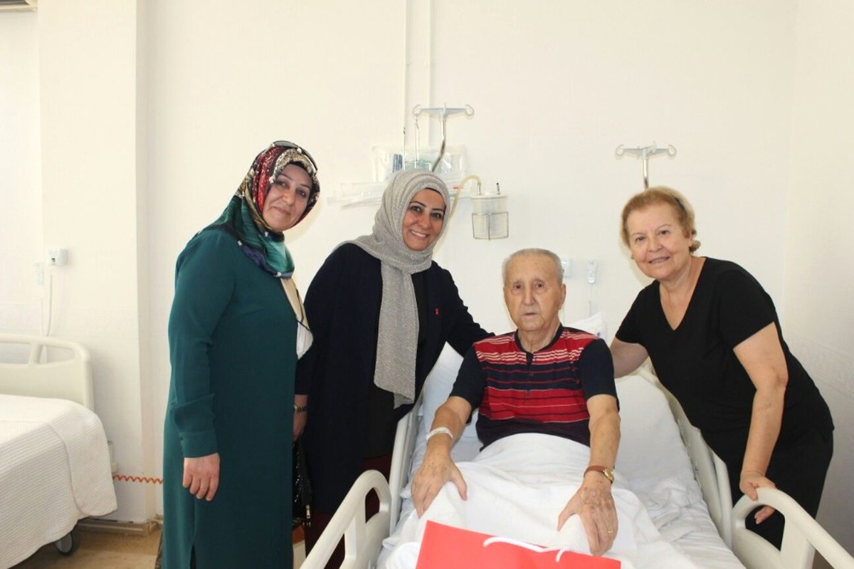 Başkan Koç\'tan GATA\'da Yatan Gazilere Ziyaret