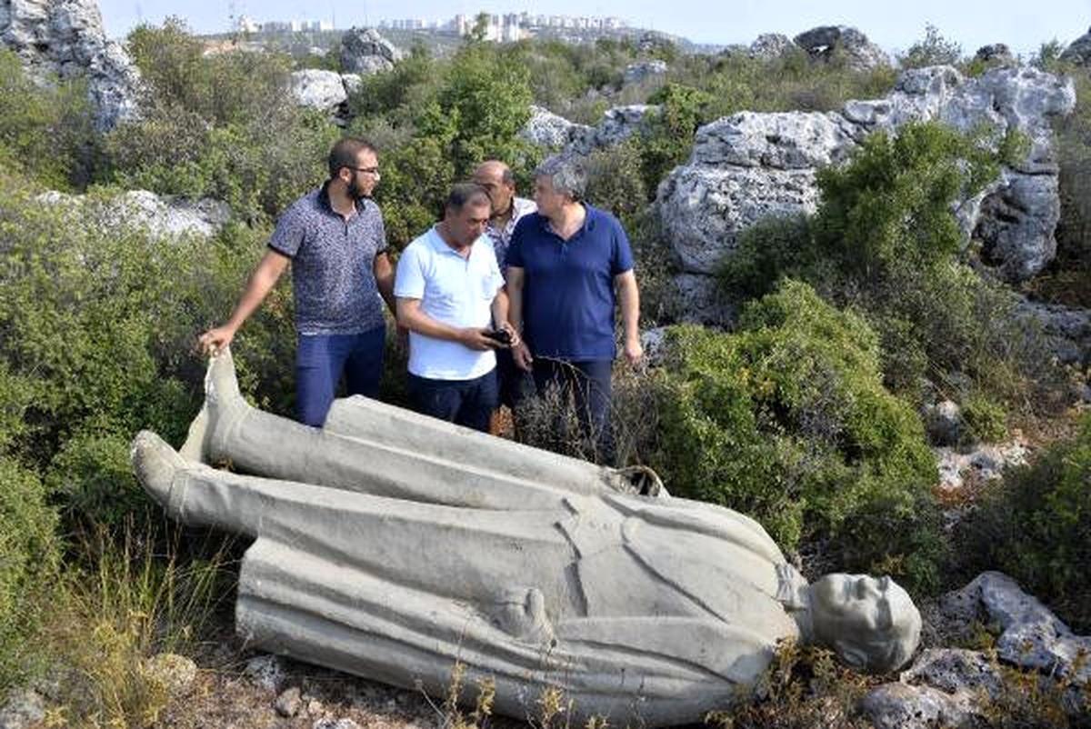 Çalılıkta Bulunan Atatürk Heykeliyle İlgili 3 Gözaltı