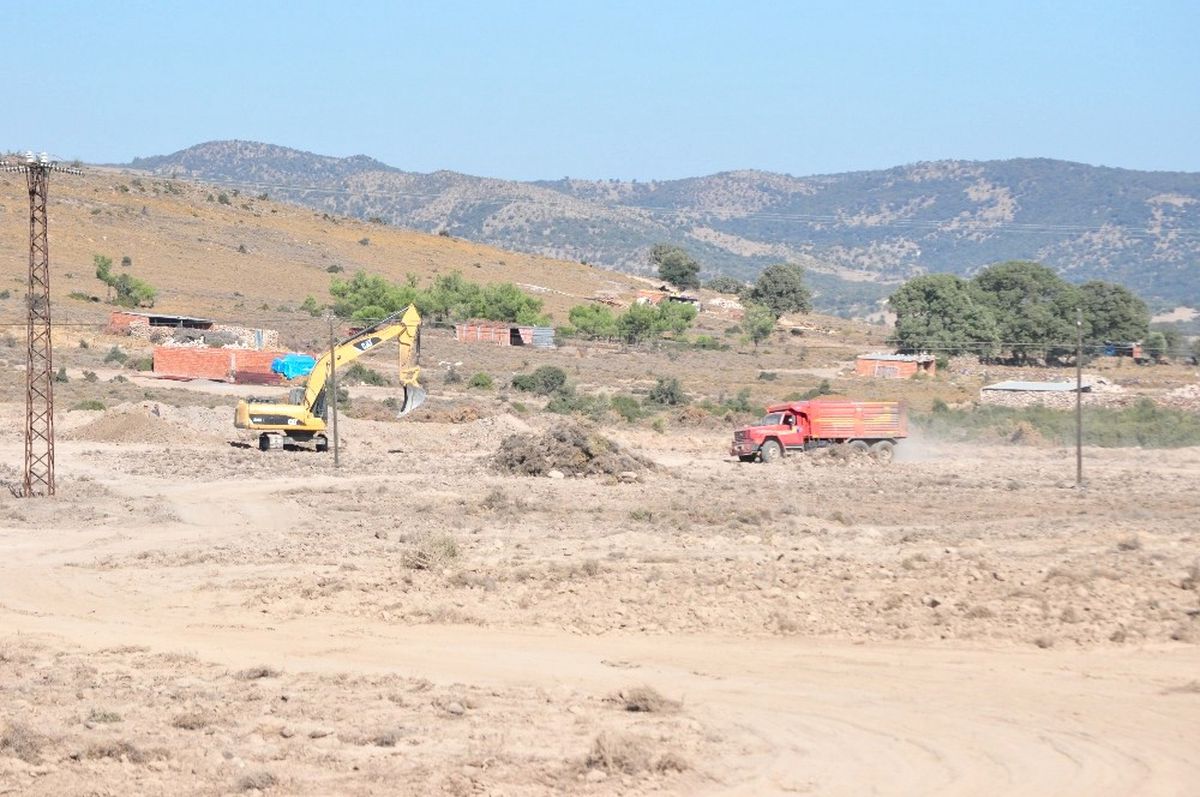 Çanakkale\'de Depremzedelerin Evlerinin Yapımına Başlandı