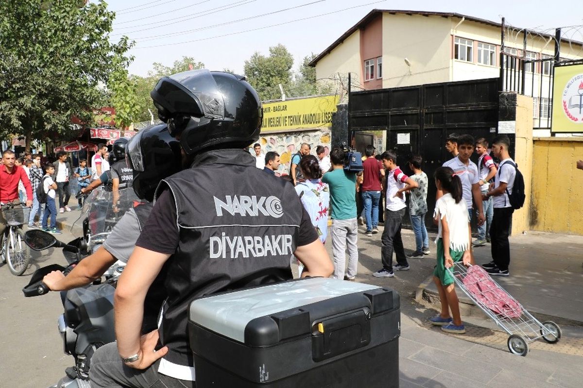 Diyarbakır\'da Okul Çevrelerinde Geniş Güvenlik Önlemleri