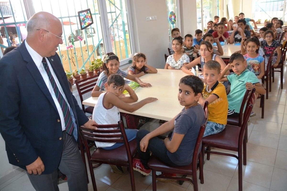 Eşkinat, Aydoğdu Sosyal Etkinlik Merkezinde Öğrencilere Okul Malzemesi Hediye Etti