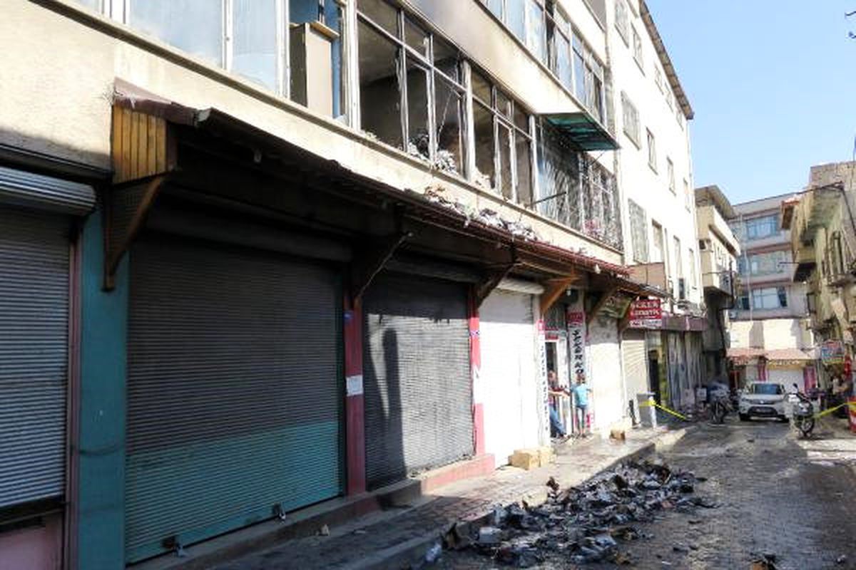 Gaziantep\'te Kozmetik Deposunda Yangın