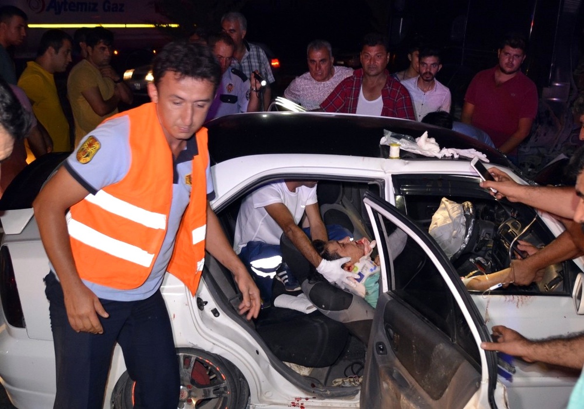 Geri Manevra Yaparken Yolu Kapatan Tır Kazaya Neden Oldu: 2 Yaralı