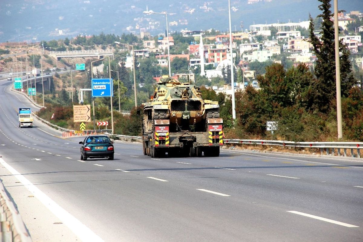 Hatay\'da Sınıra Askeri Sevkiyat