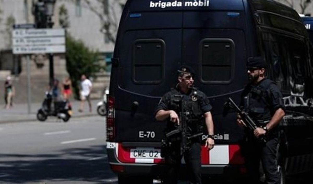 İspanyol Jandarması Katalonya\'da Operasyon Başlattı
