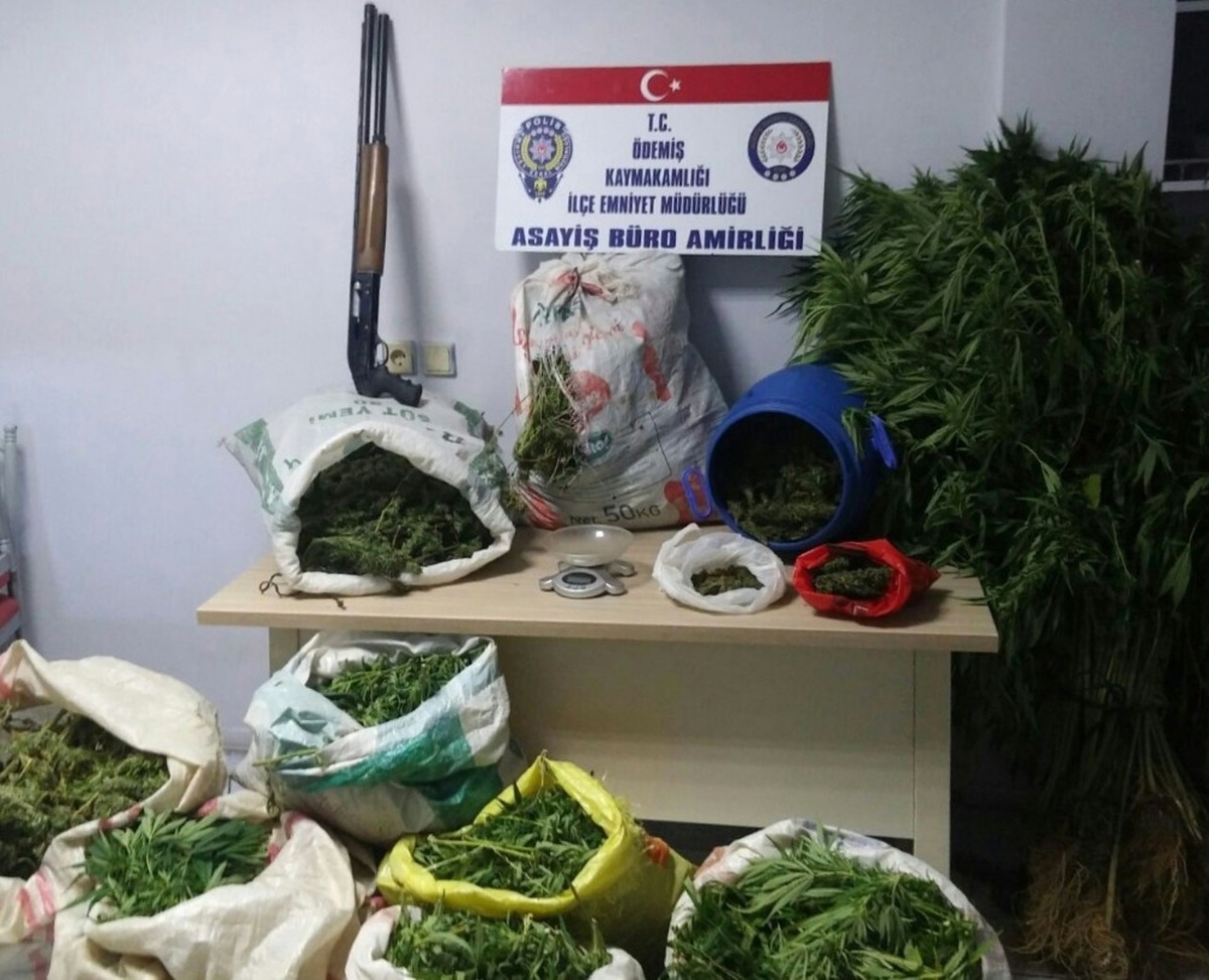 İzmir Polisinden Büyük Esrar Operasyonu