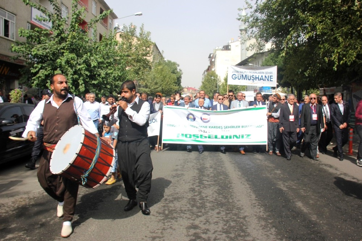 Kardeş Şehrin Heyetleri Davul Zurna Eşliğinde Yürüdü