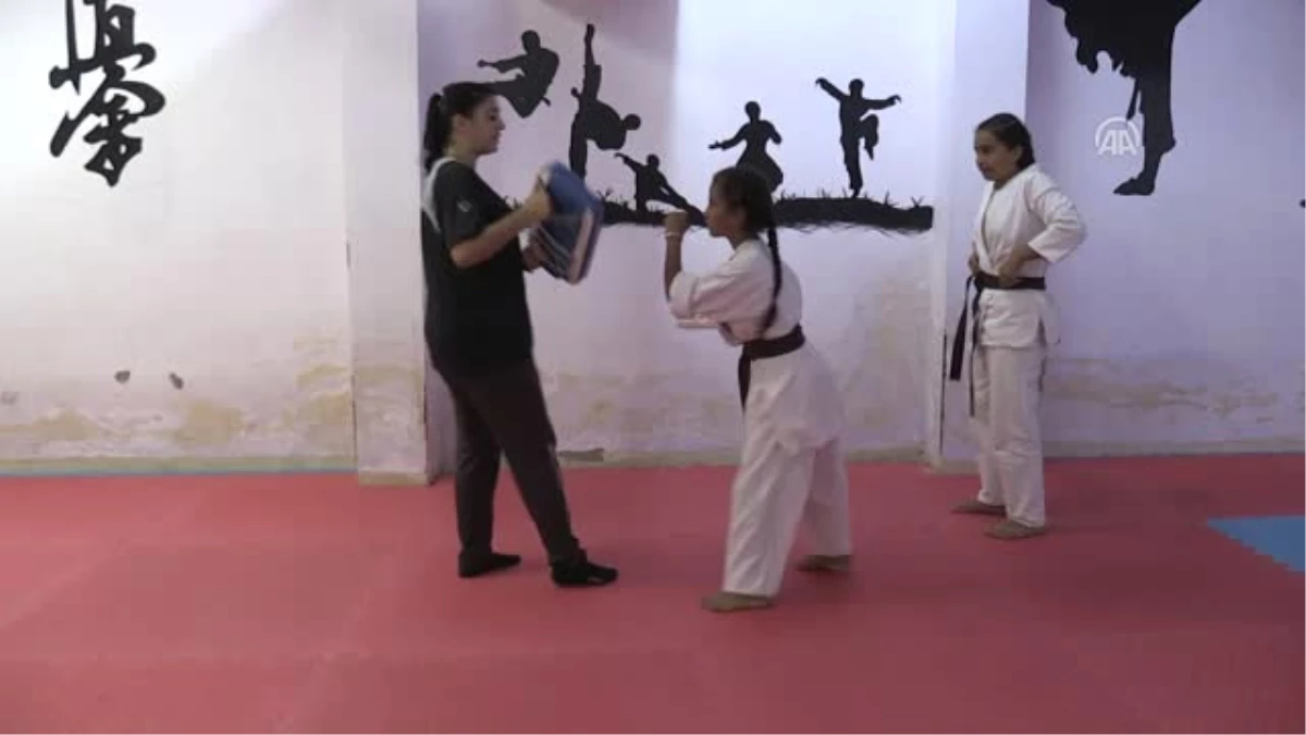 Kız Kardeşlerin Karatedeki Başarısı