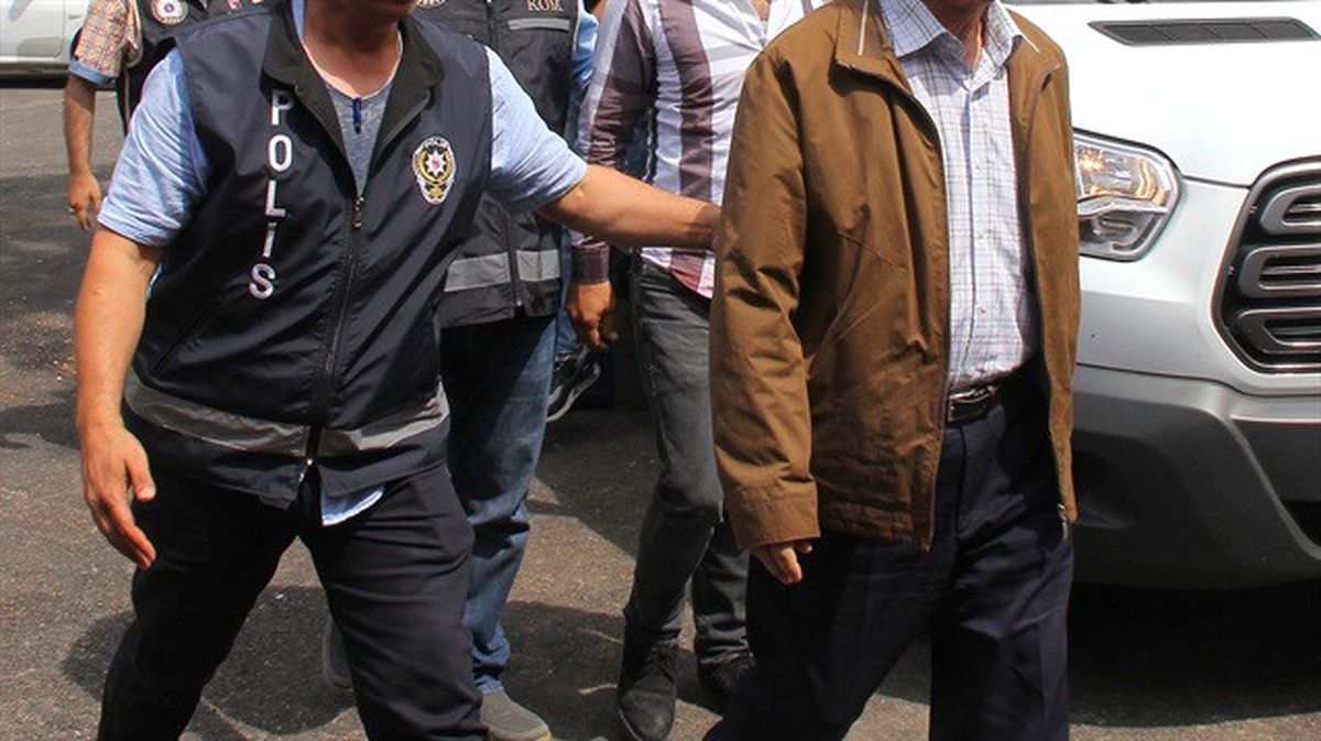 Kul\'da Fetö\'ye 2 Tutuklama