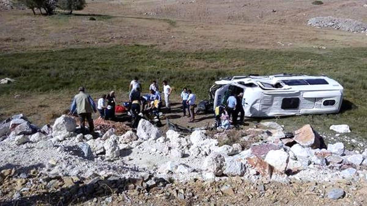 Kütahya\'da Yolcu Minibüsü Devrildi: 7 Yaralı