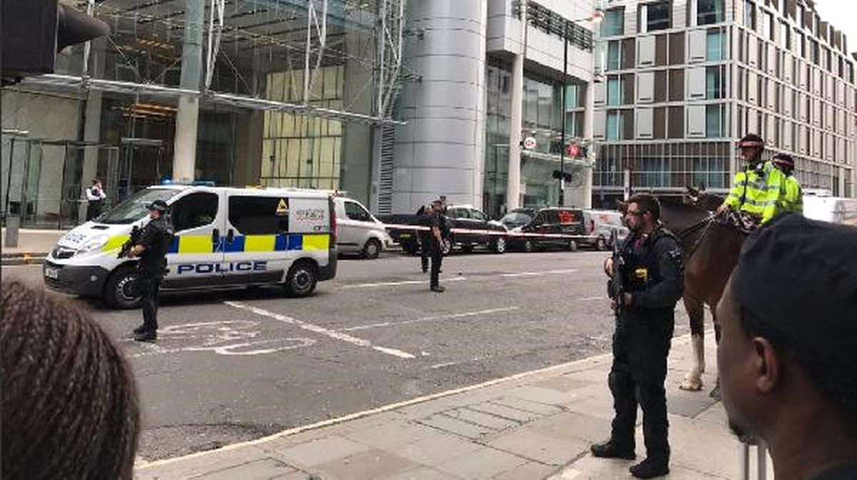 Londra\'daki Liverpool Caddesi Bomba Şüphesiyle Boşaltıldı