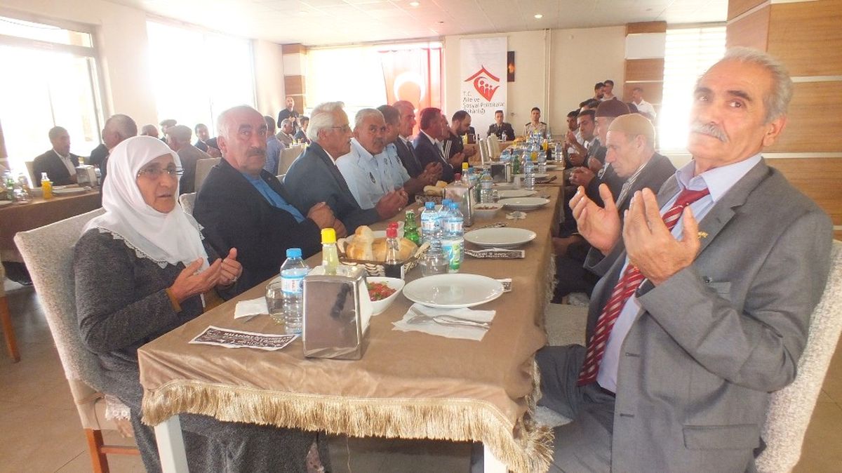 Malazgirt\'te Şehit Aileleri ve Gaziler Onuruna Yemek