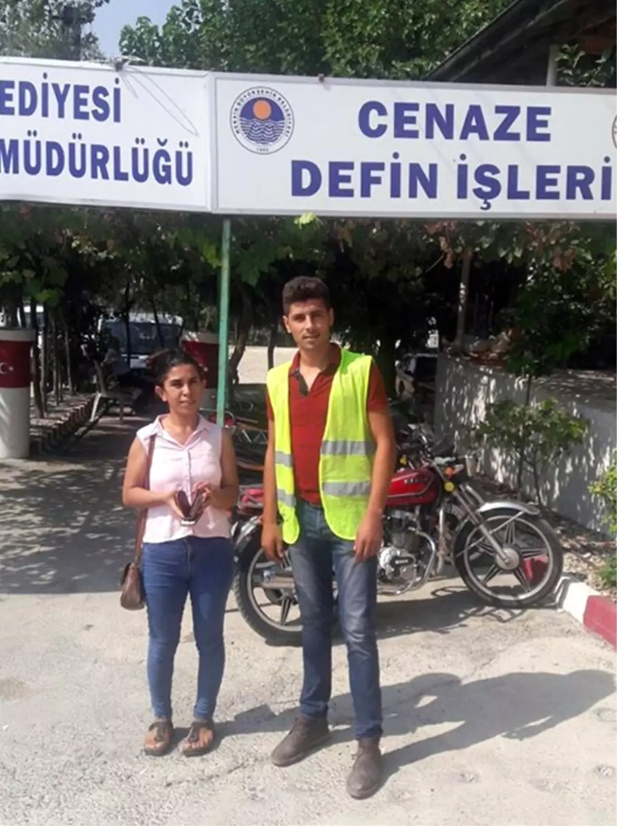 Mersin Büyükşehir İşçisi Bulduğu Cüzdanı Sahibine Teslim Etti