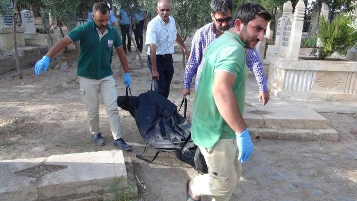 Mezarlıkta Tabancayla Başından Vurulmuş Erkek Cesedi Bulundu