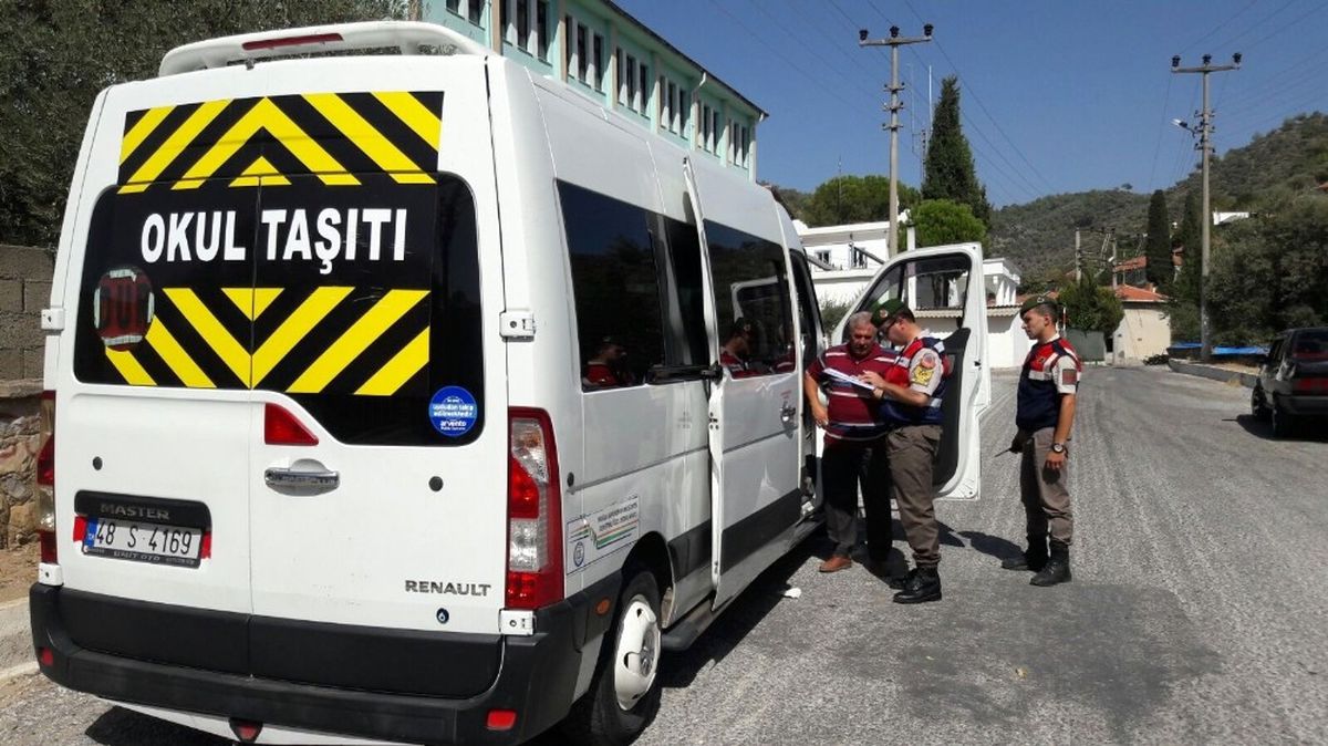 Milas\'ta Jandarma Okul Servislerini Denetliyor