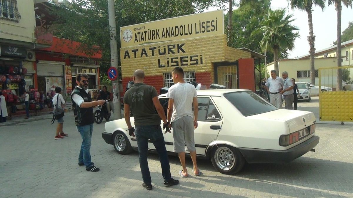 Okul Önlerinde Eş Zamanlı Uyuşturucu Denetimi Yapıldı