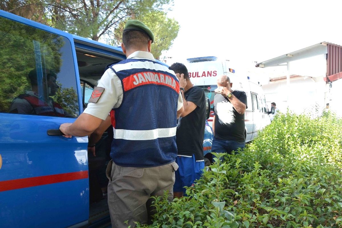 Ortaca\'da 32 Kaçak Göçmen ile 2 Organizatör Yakalandı