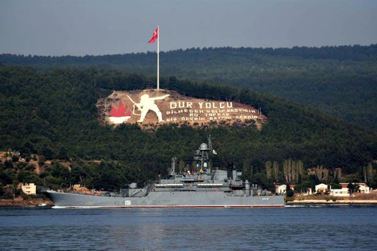 Rus Savaş Gemisi Azov, Akdeniz\'e İniyor