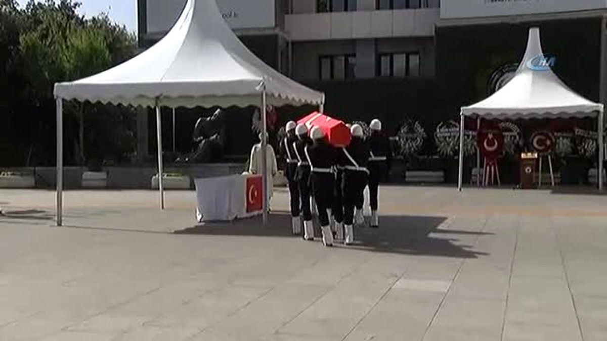 Şehit Polis İçin İstanbul Emniyet Müdürlüğü\'nde Tören (Geniş Haber)