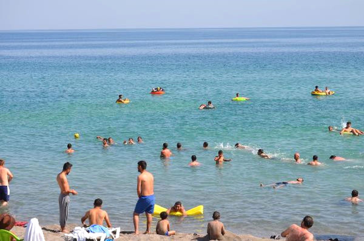 Sıcaktan Bunalanlar Sahillere Koştu