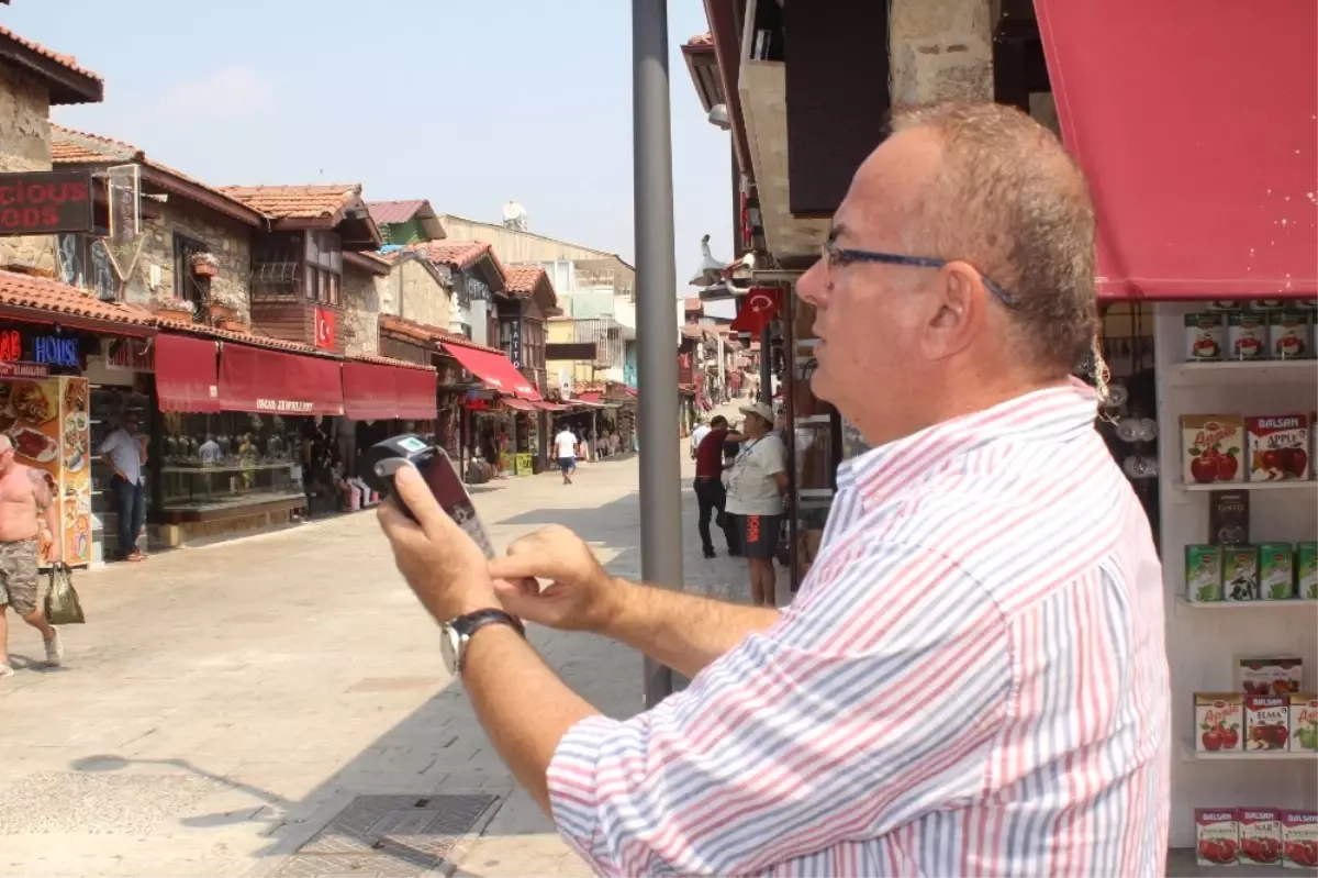 Side Esnafı Tahsilat İçin Pos Cihazına Sokakta Hat Bulmaya Çalışıyor