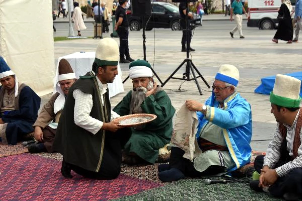 Sivas Valisi Gül\'e Yılın Ahilik Onur Ödülü