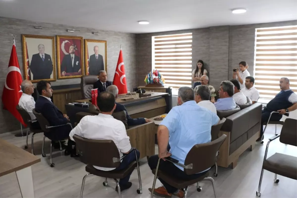 Şoförler Odası Başkan ve Yönetimi MHP\'yi Ziyaret Etti