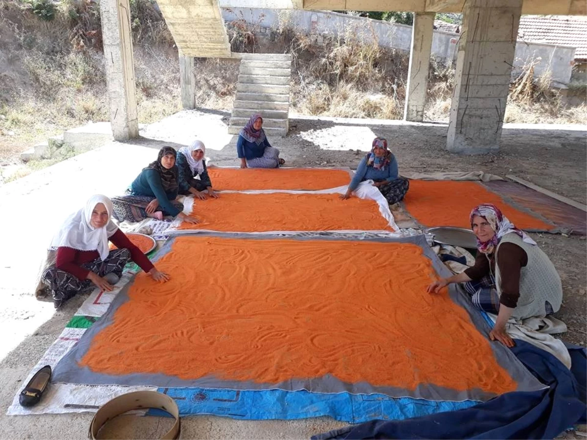 Tarhanalar Yerlerde Kurutuluyor