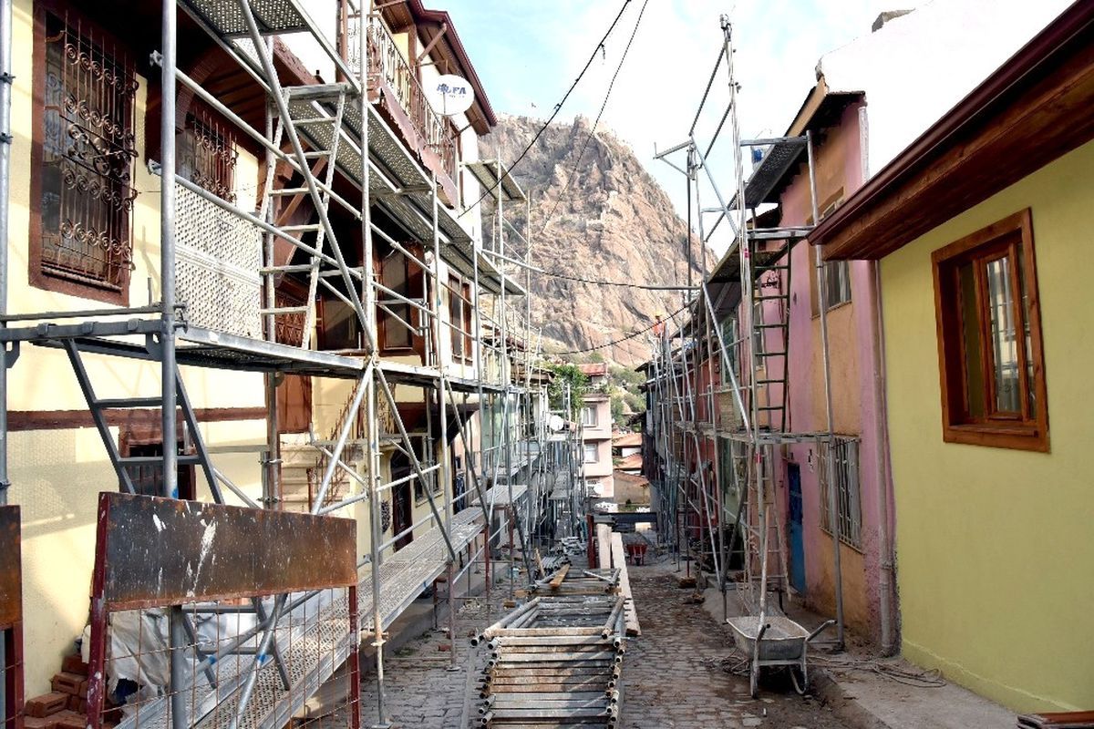 Tarihi Binaların Bulunduğu Sokaklarda Restorasyon Çalışması Başladı