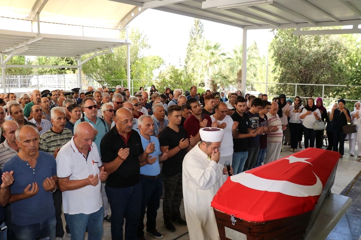 Trafik Kazasında Ölen Emekli Albay Toprağa Verildi