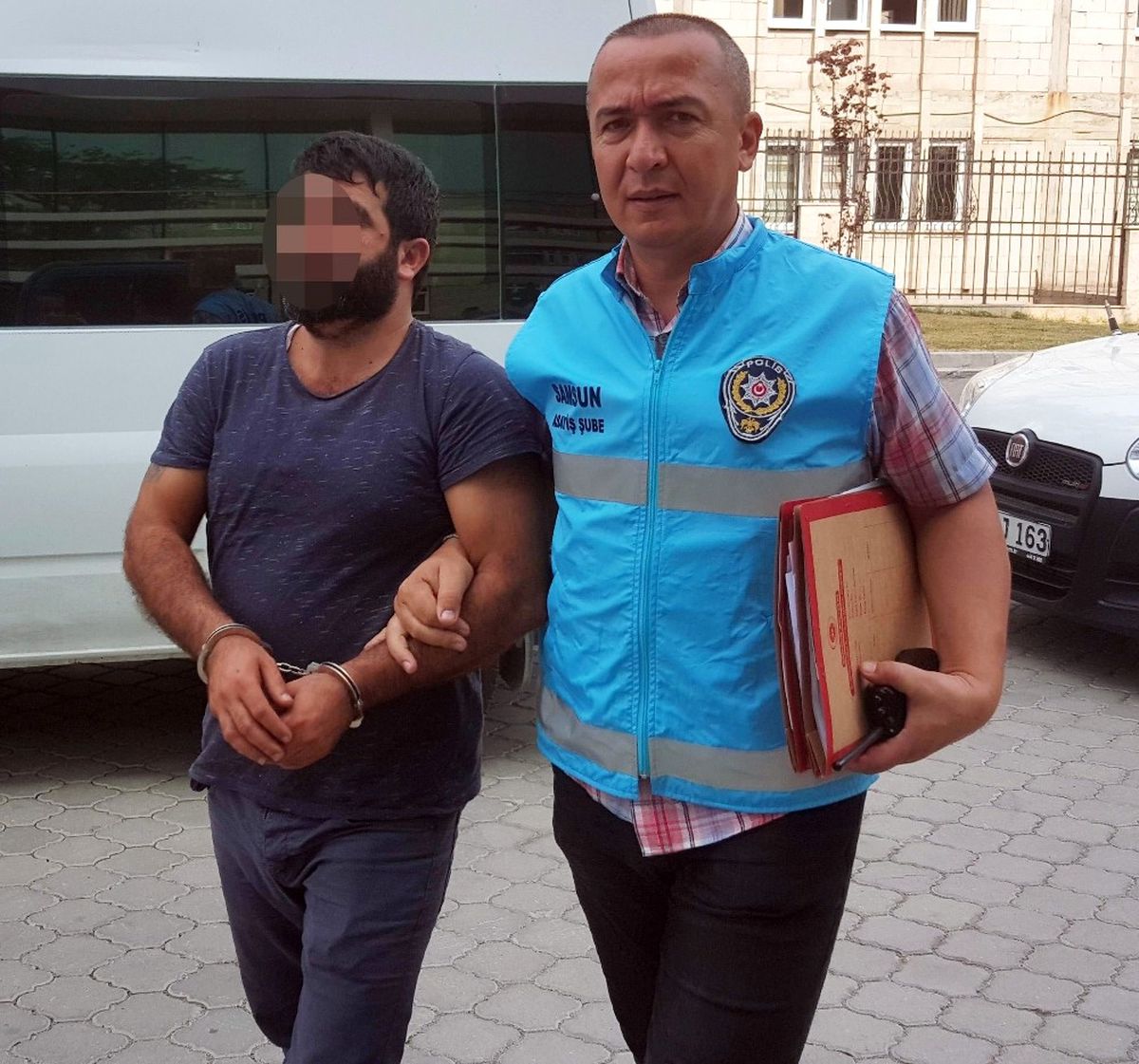 Tüfekle Ateş Açıp Kazara 4 Yaşındaki Çocuğu Vurdu