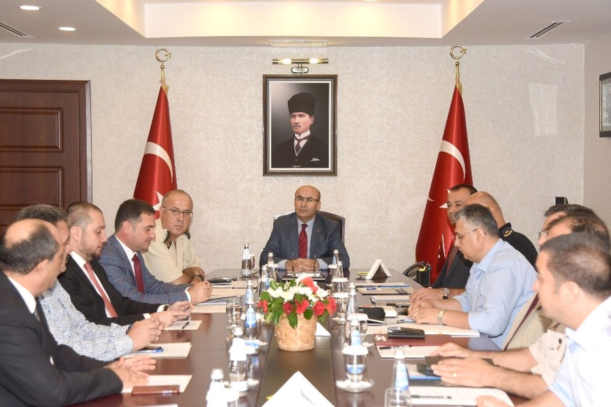 Vali Demirtaş: "Adana Takımları Diğer Derbi Maçlara da Örnek Olmalı"