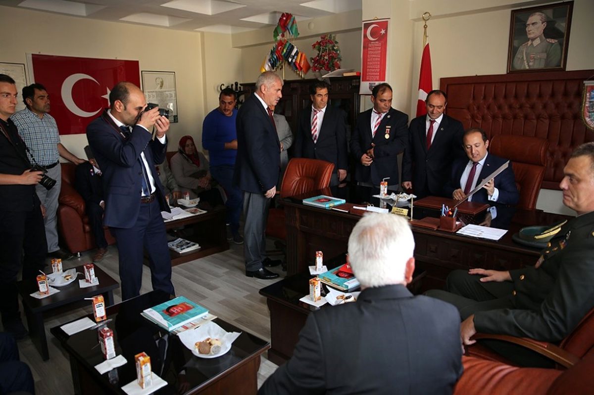 Vali Pehlivan, Şehit Aileleri Dayanışma Derneği\'ni Ziyaret Etti
