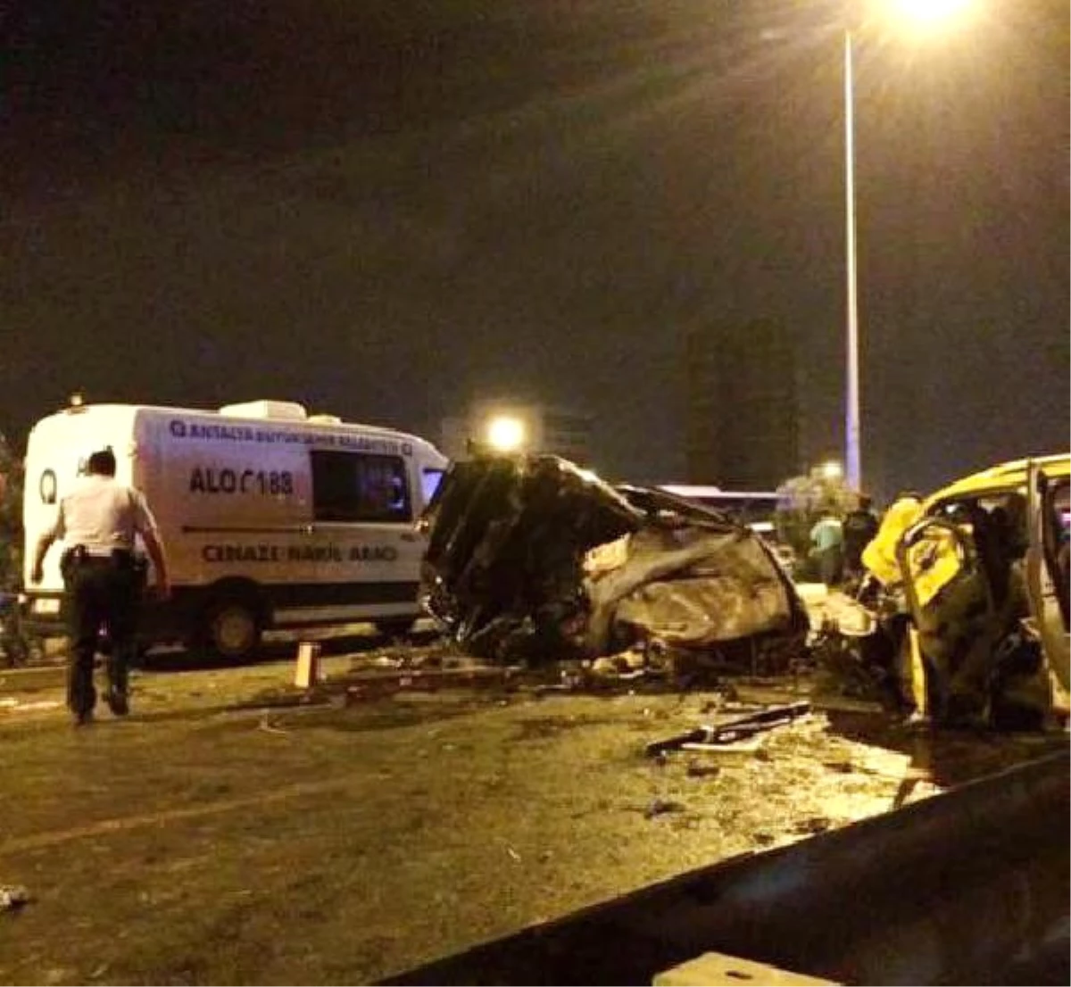 Antalya\'da Kaza: 4 Ölü, 1 Yaralı (3)- Yeniden