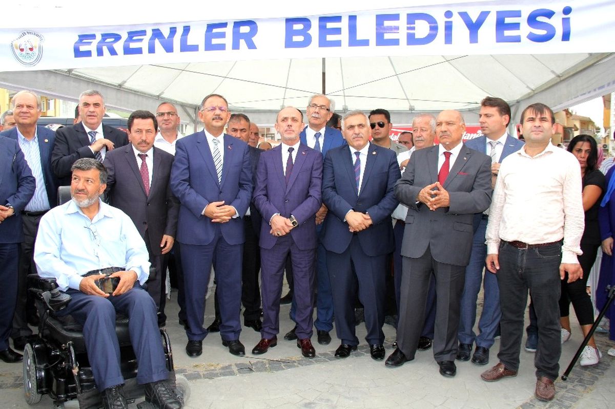 Bakan Özhaseki\'den 15 Temmuz Şehitler Anıtı\'nı Açtı