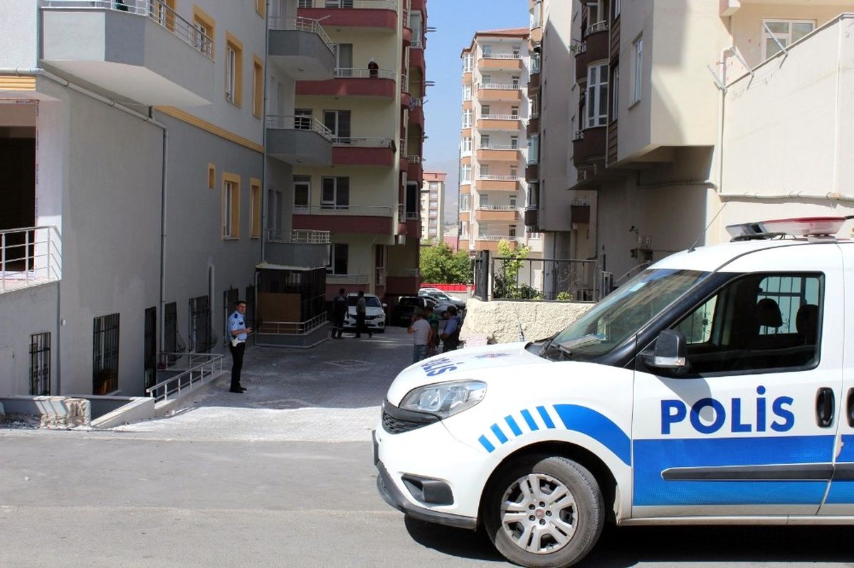 Balkondan Düşen 1 Yaşındaki Çocuk Ağır Yaralandı