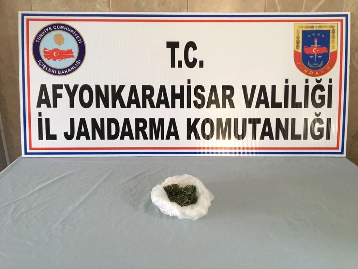 Durdurulan Motosikletli Şahıstan 30 Gram Esrar Çıktı
