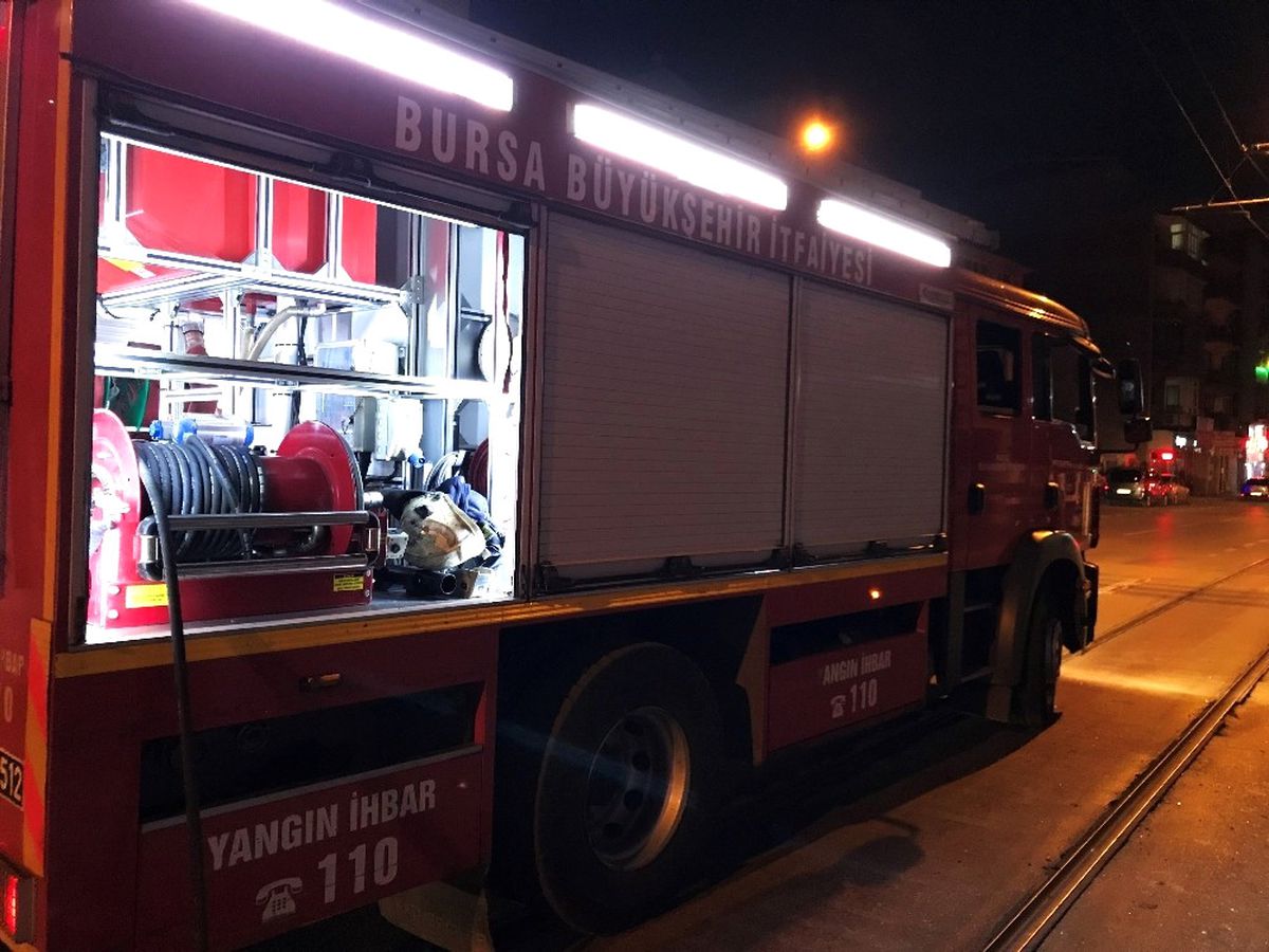 Eski Polis Memuru Kapısı İçeriden Kilitlenen Evde Yanarak Can Verdi