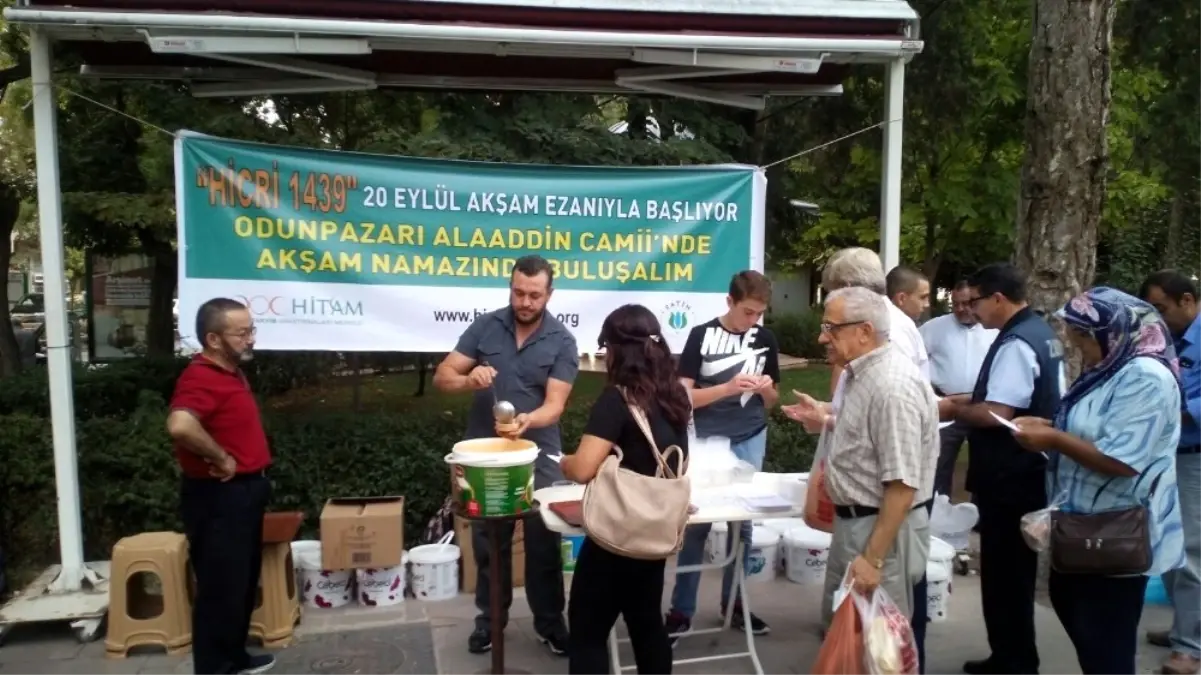 Fatih Gençlik İzcilik ve Spor Kulübü Aşure Dağıttı