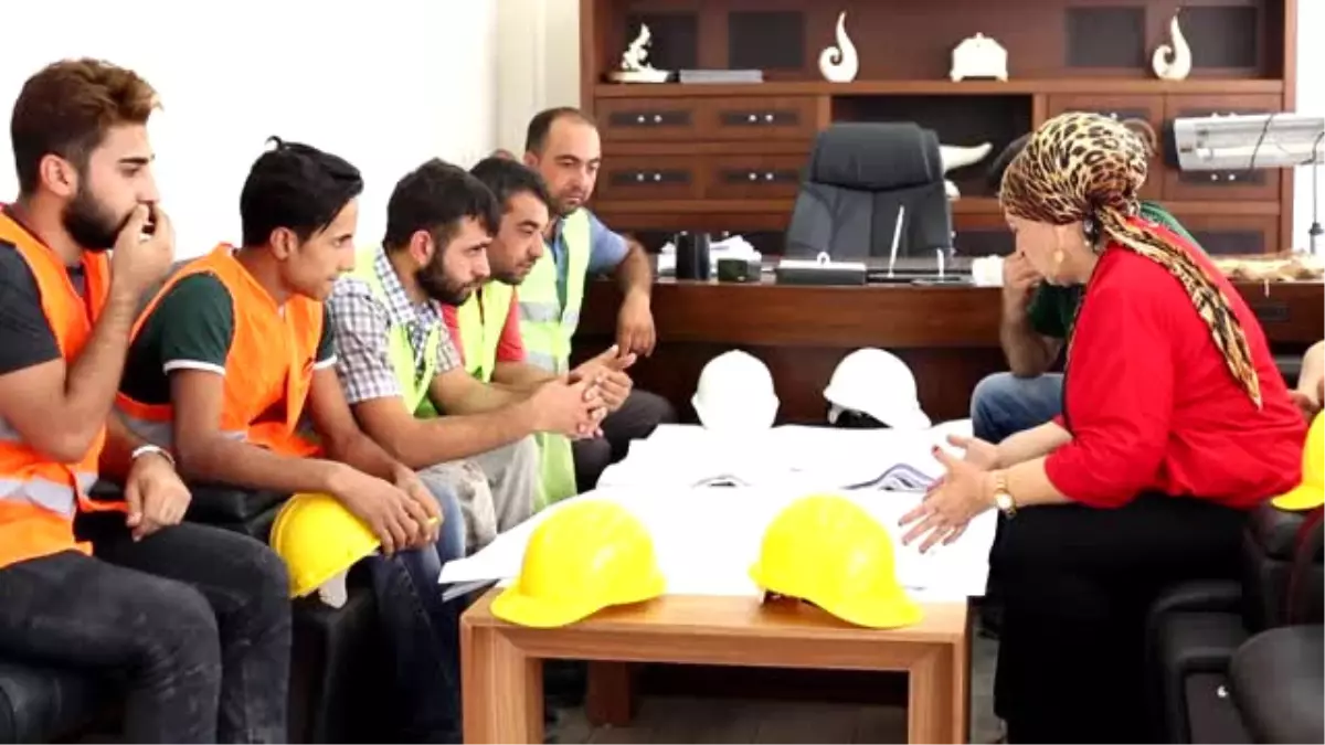 Girişimci Kadınlar - Diyarbakır\'da İnşaat Sektörünün "Hanımağa"Sı