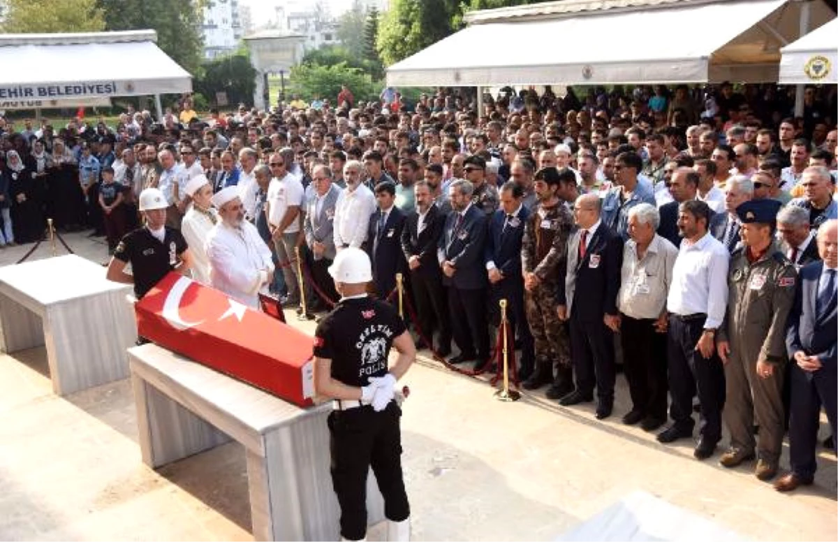 Helikopter Kazası Şehidinin Cenazesi Törenle Uğurlandı (2)