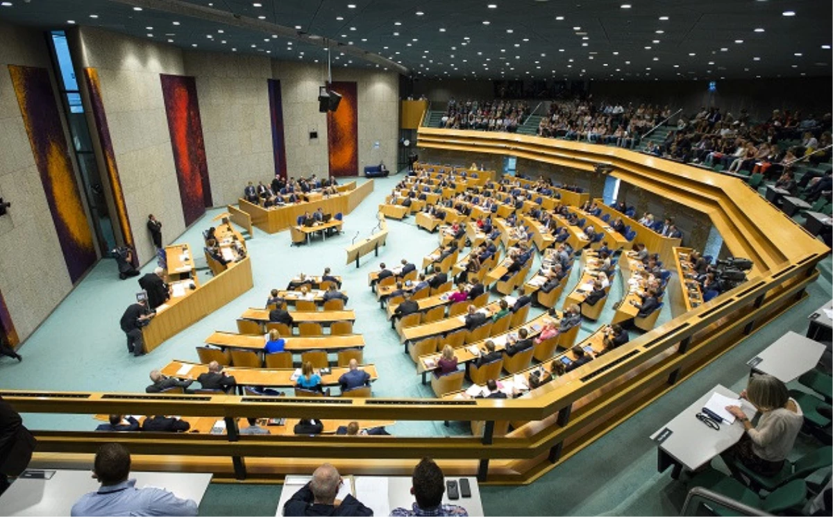 Hollanda Parlamentosu Müslümanların Ayrımcılığa Maruz Kalmasına Duyarsız