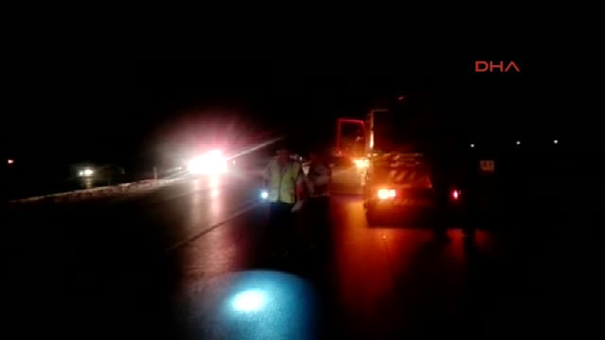 Kardeşinin Yaralandığı Kaza Yerine Giderken Tır Çarpıp, Öldü