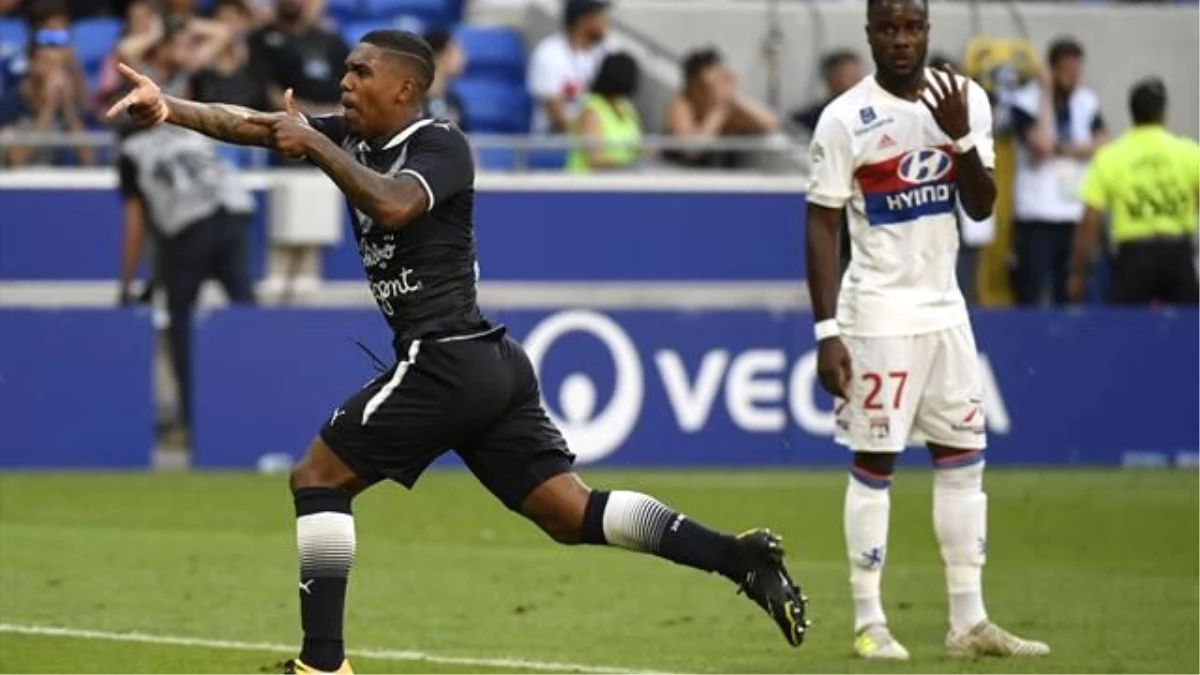 Ligue 1\'in Parlayan Yıldızı Malcom İmzayı Atıyor