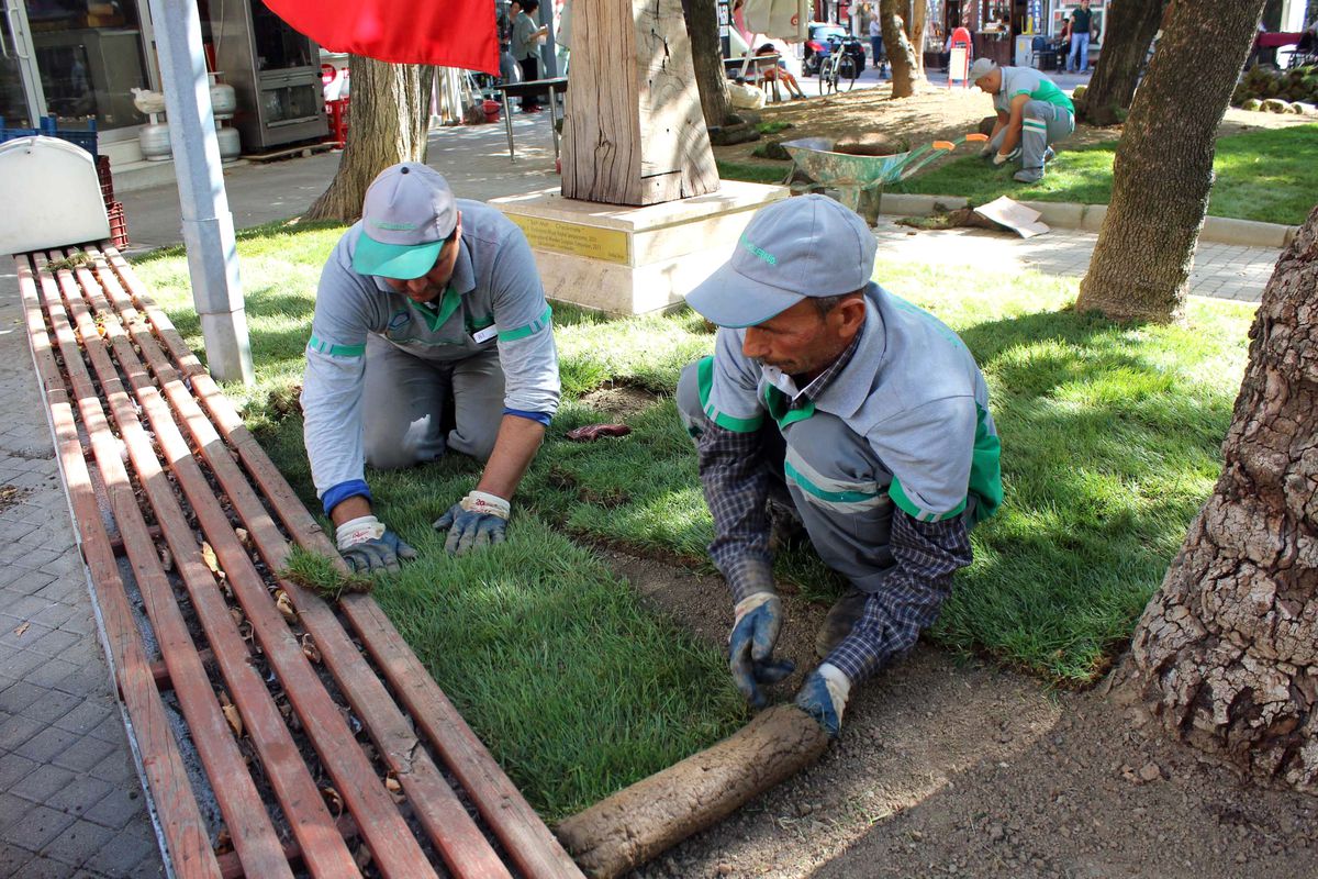 Menteşe\'de Parkların Çehresi Değişiyor