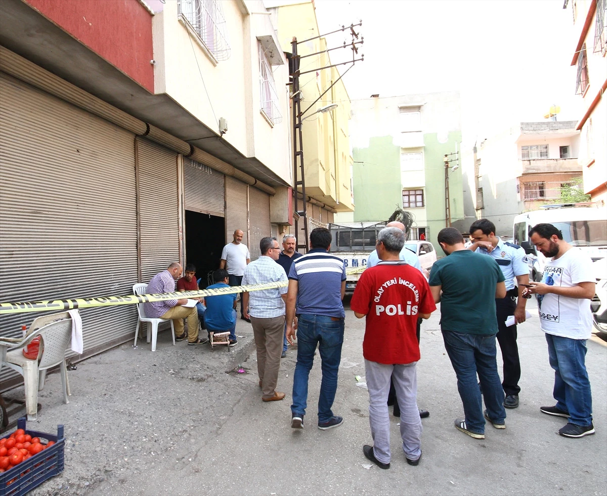 Oğlunu Hurda Deposunda Başından Silahla Vurulmuş Halde Buldu