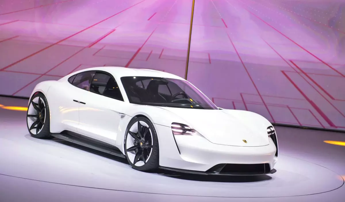 Porsche Mission E Fiyatı Tesla Müşterilerine Peşinat Yaktırabilir