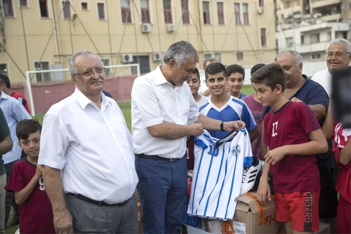 Seyhan Belediyesi\'nden Amatör Spor Kulüplerine Malzeme Desteği