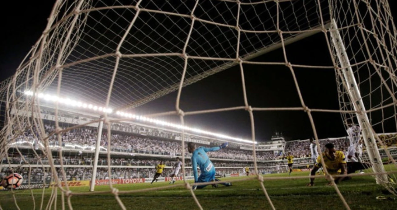 Brezilya\'daki Maçta Olay Çıktı, Taraftarlar Statta Kilitli Kaldı